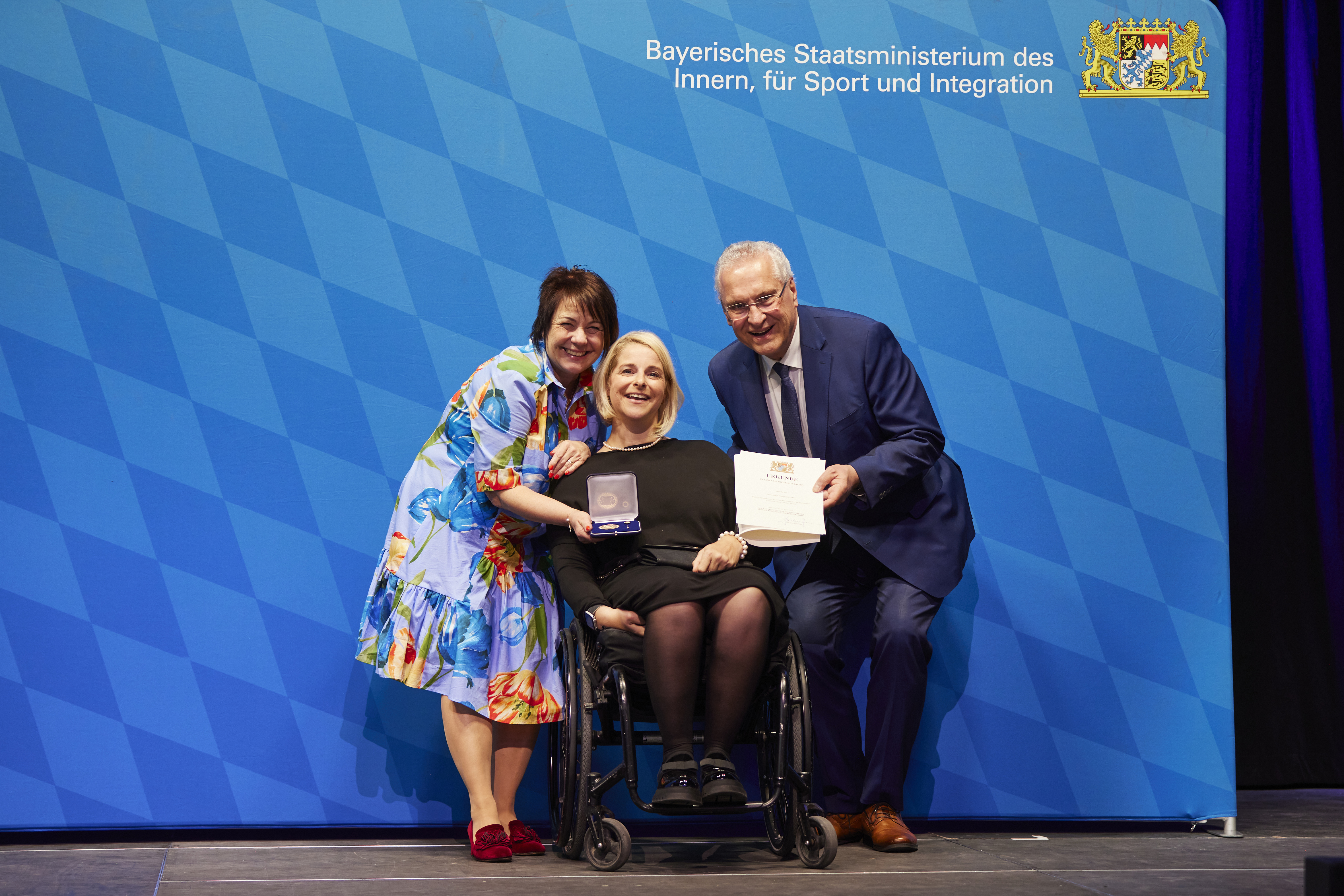 Verleihung der Ehrenmedaille für besondere Verdienste um den Sport in Bayern an Deutsche Meisterin Frame Running Anna-Katharina Polke