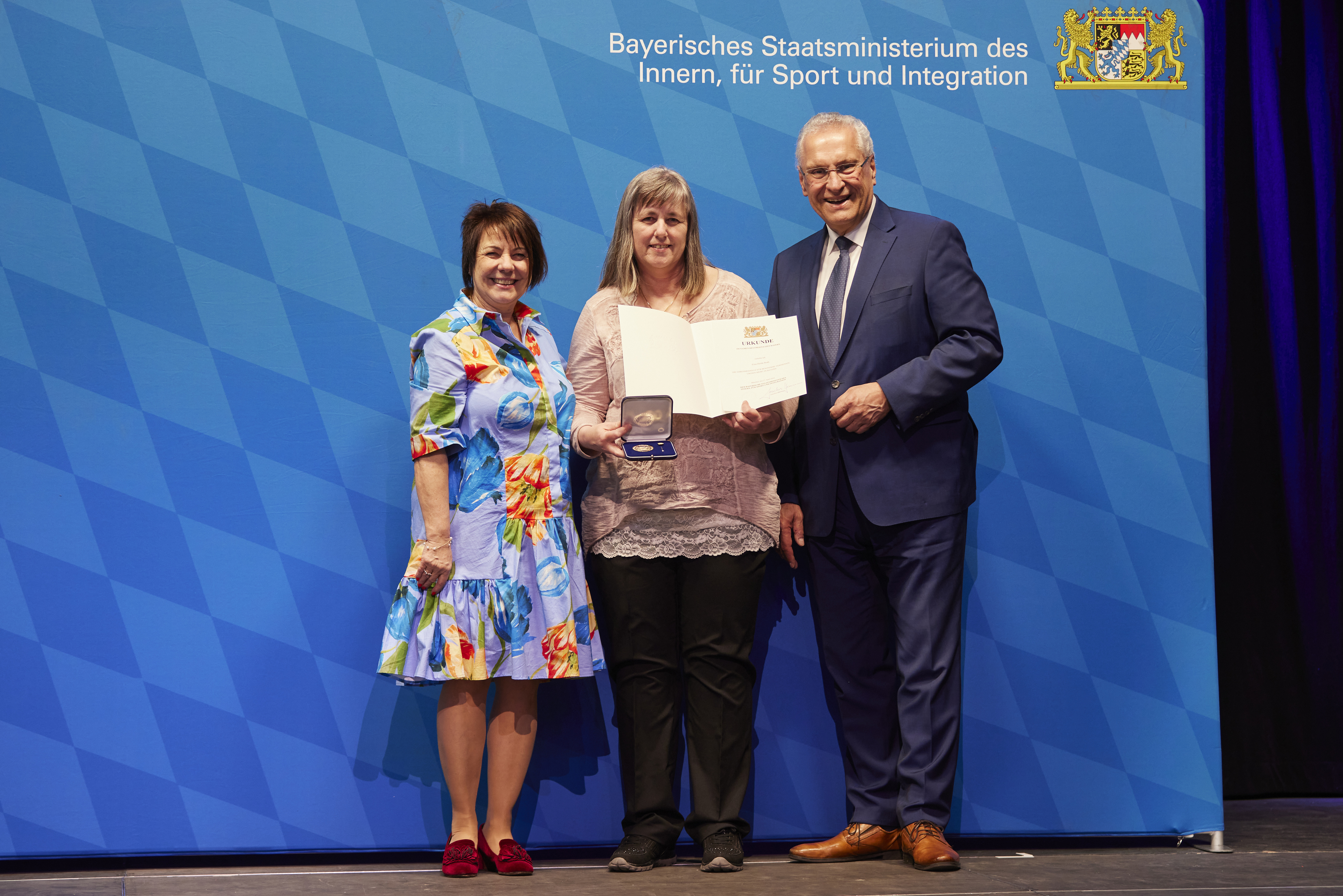 Verleihung der Ehrenmedaille für besondere Verdienste um den Sport in Bayern an Vorstandsmitglied Heide Roth 