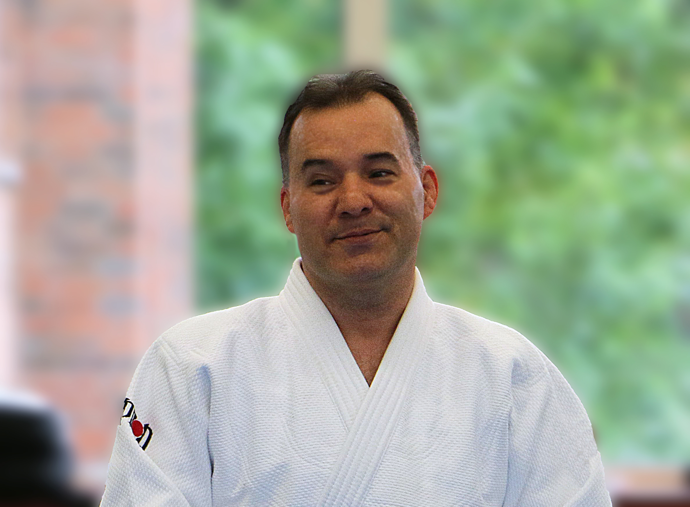 Unser Judo-Trainer Christian Zeilermeier lacht in die Kamera.