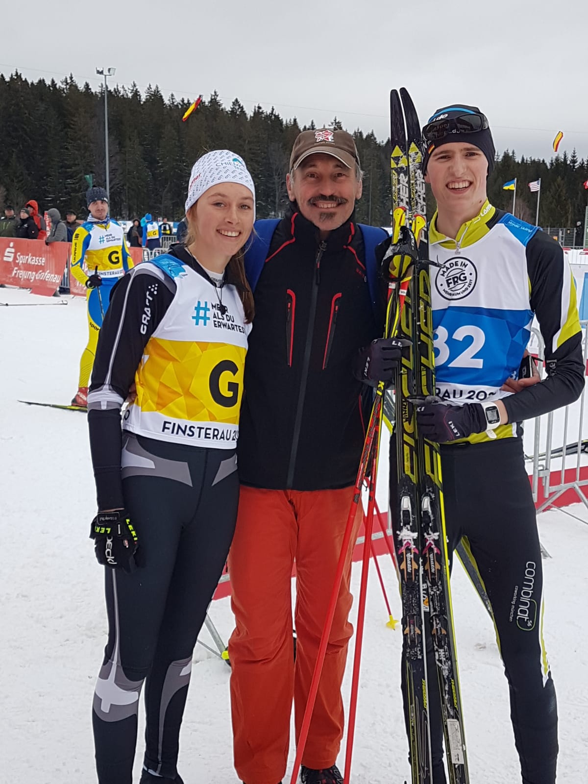 BVS Bayern Vizepräsident Sport Steibl mit Landestrainerin Para Ski nordisch Melanie Müller und Lennart Volkert