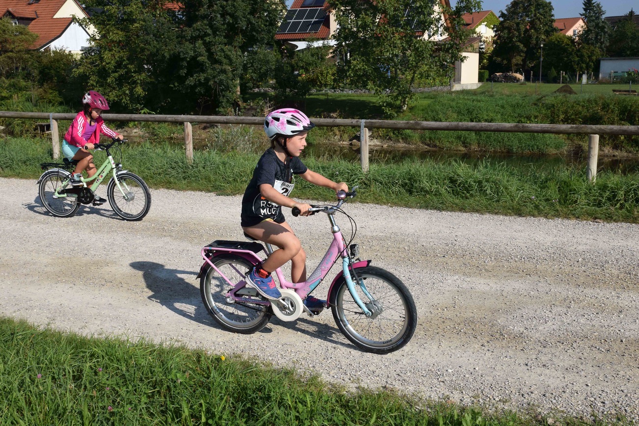 Die Jüngsten beim Rad-Fahren.